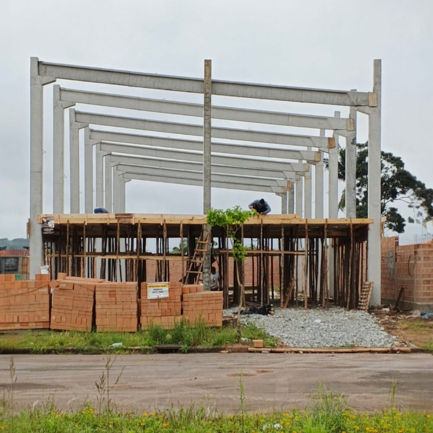 Obra pré-moldada da Litoral Sul